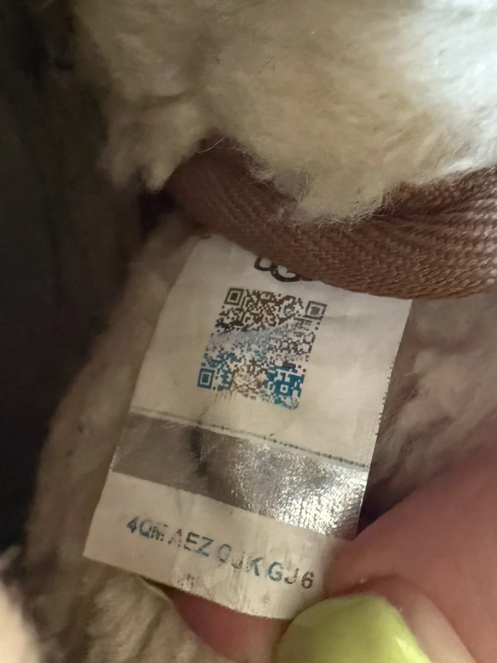 UGG button side